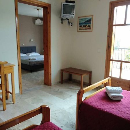 Orelia Pension Tolón Buitenkant foto