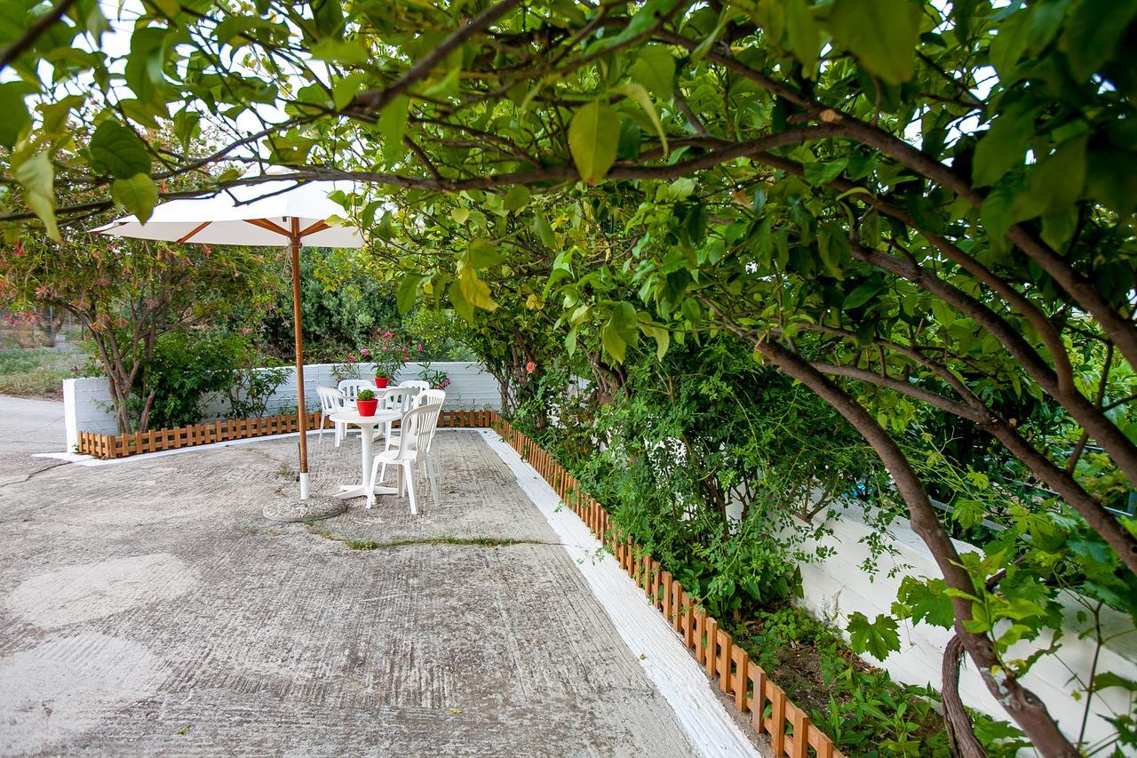 Orelia Pension Tolón Buitenkant foto
