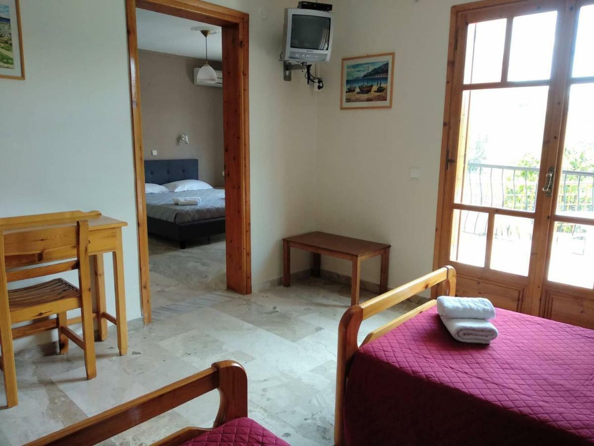 Orelia Pension Tolón Buitenkant foto