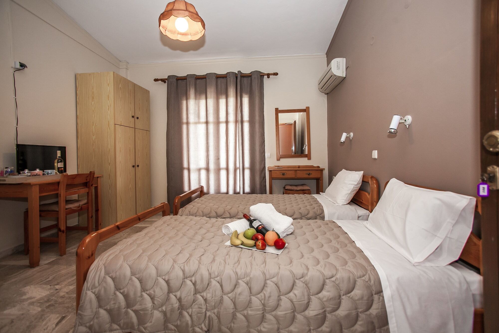 Orelia Pension Tolón Buitenkant foto